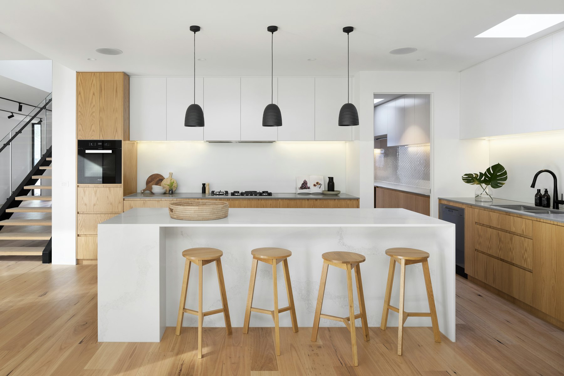 Hotová montáž kuchyňské linky IKEA s ostrůvkem